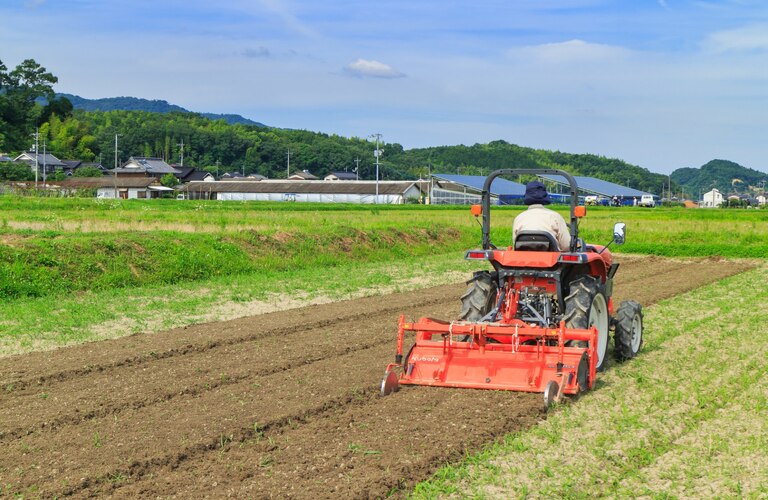 農機具も取り扱い | 板金の修理ならカーメンテナンス つ.く.ば